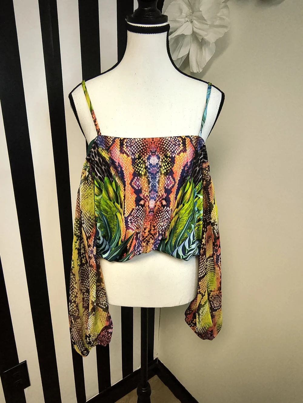 Venus Cold-Shoulder Cropped Print Top in Multicolor Size S - Picture 2 of 4
